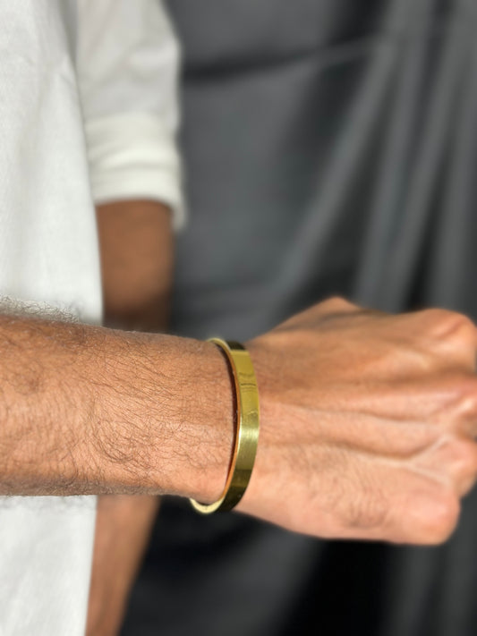 Men’s shine finish gold bracelet