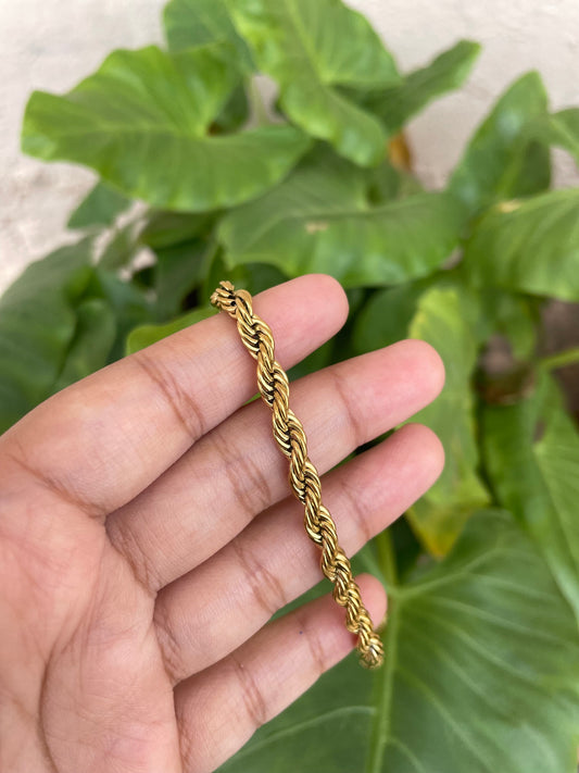 Twisted chain bracelet