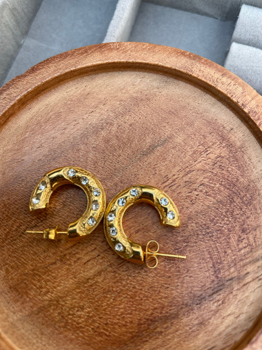 C shaped stone hoops