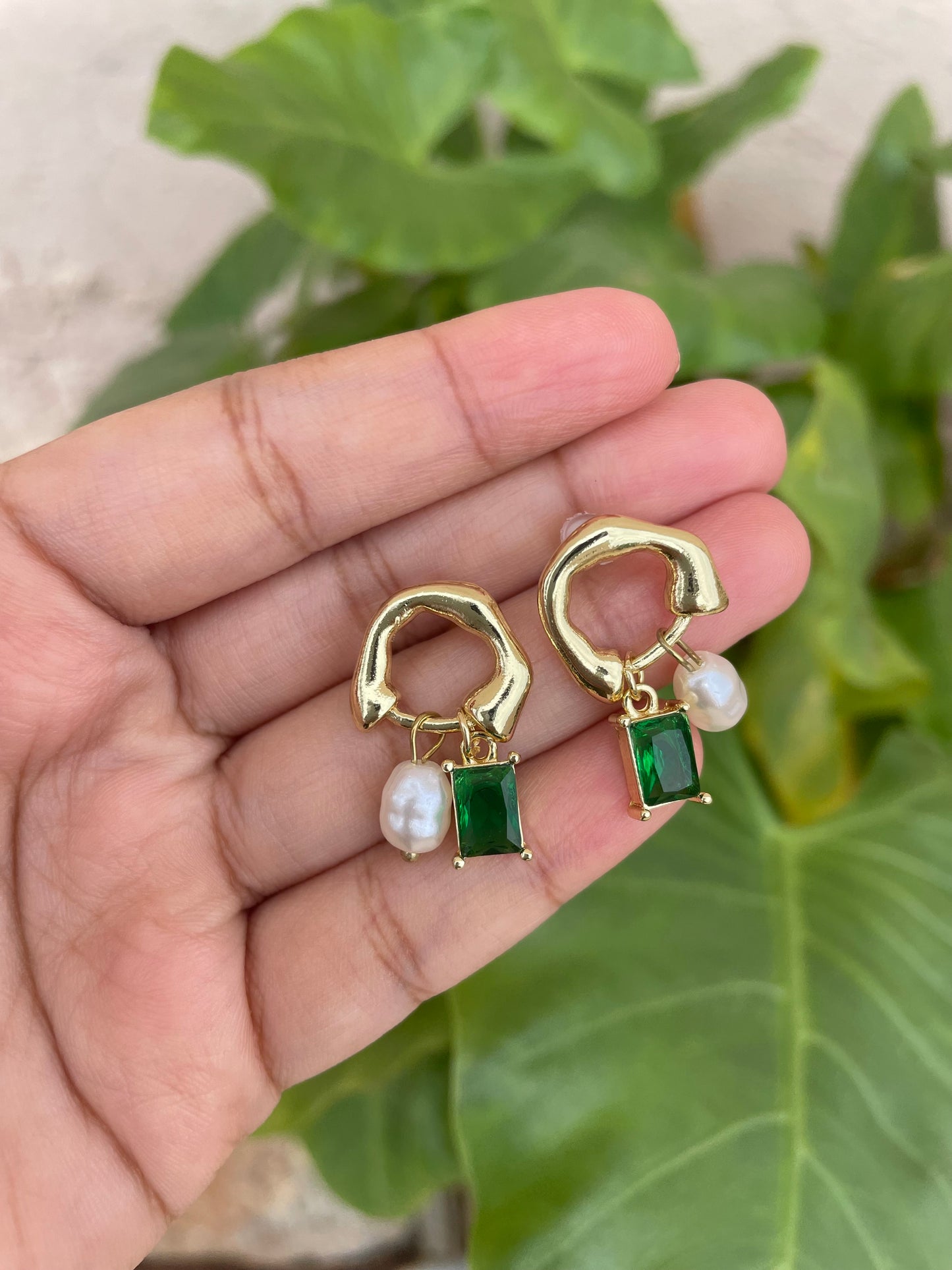 Green emerald Pearl earrings