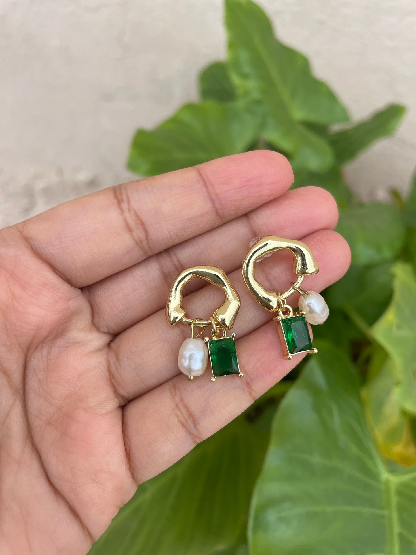 Green emerald Pearl earrings