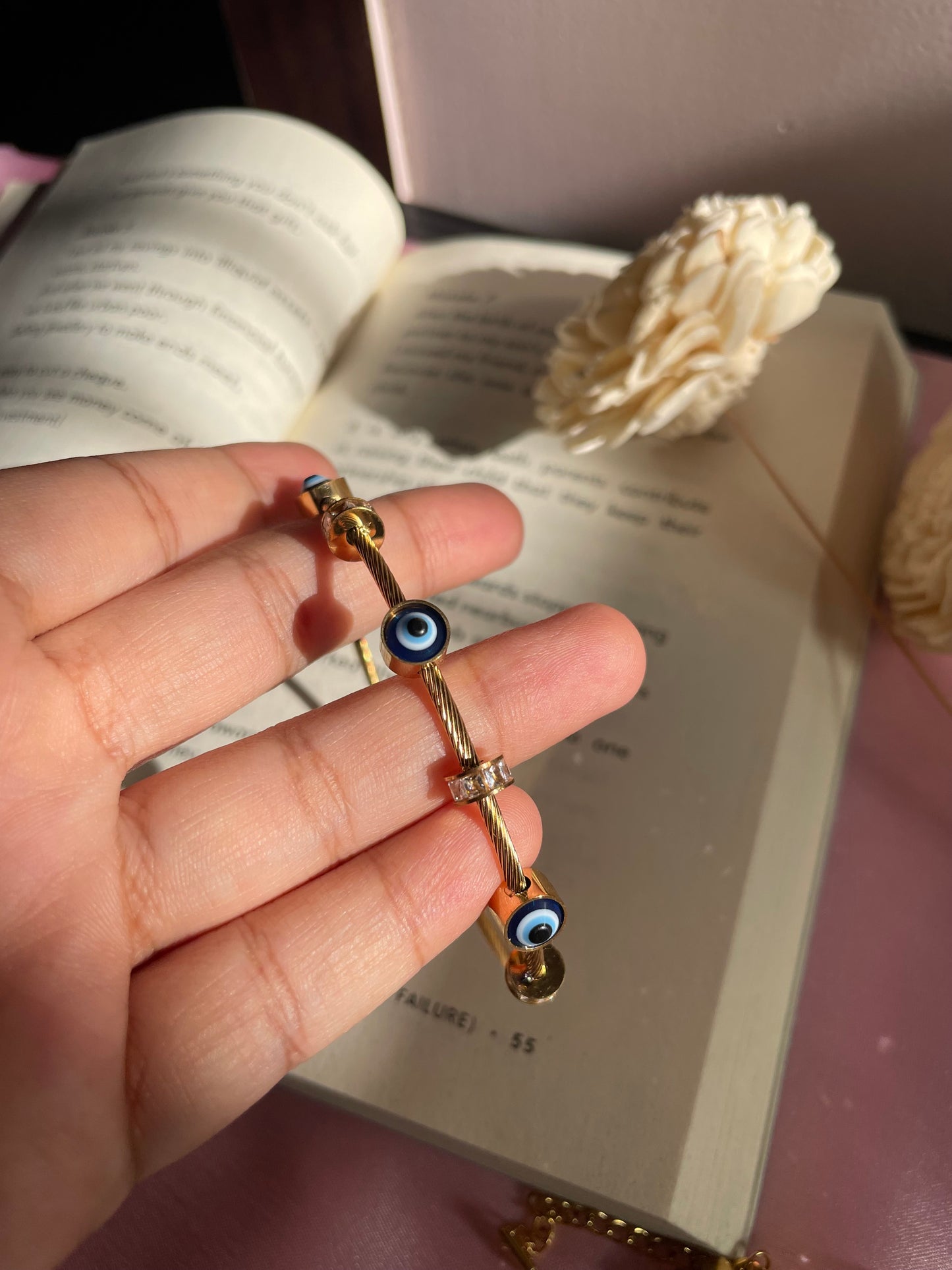 Evil eye bracelet magnetic closure